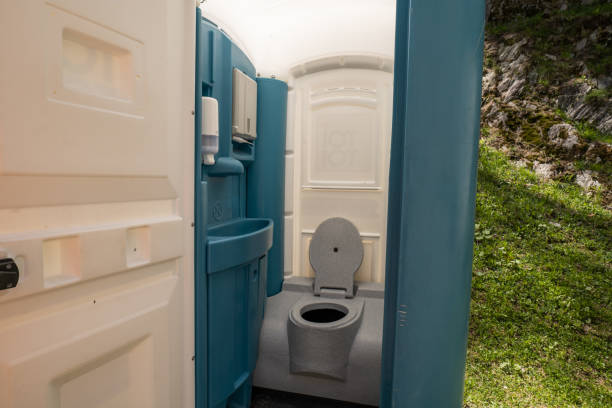 Porta potty delivery and setup in Niagara University, NY